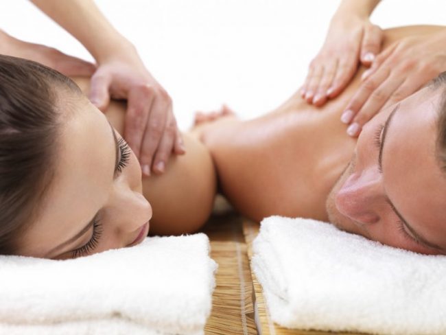 Couples-massage-810×608